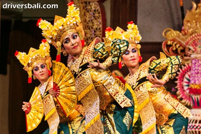 legong dance is a dance traditionally performed by pre-pubescent girls in the palaces of feudal Bali.